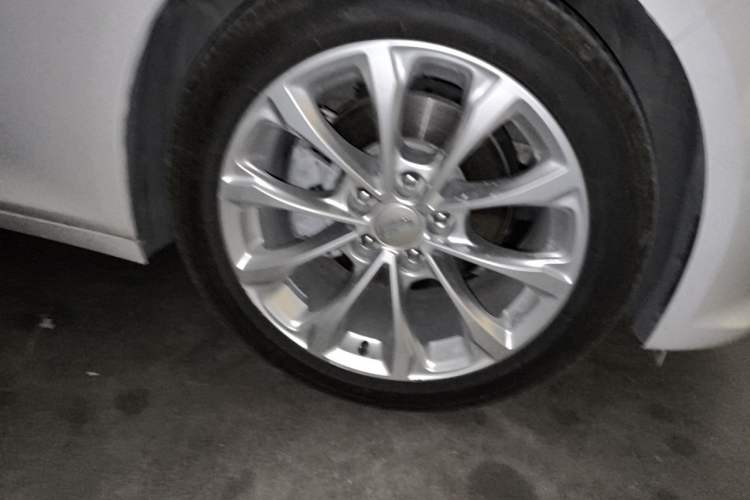 Used Cadillac CT5 2023 28T Luxury Edition (Standard Version) Right Front Wheel Hub