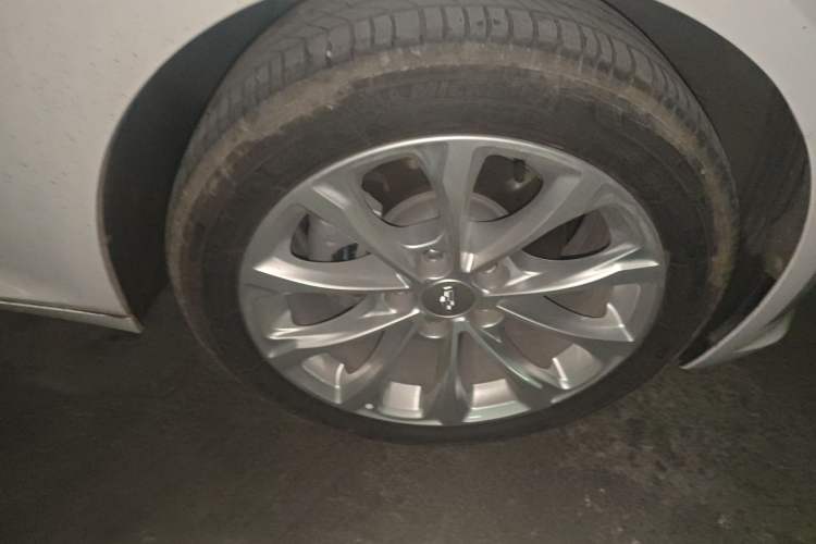 Used Cadillac CT5 2023 28T Luxury Edition (Standard Version) Right Front Wheel Hub