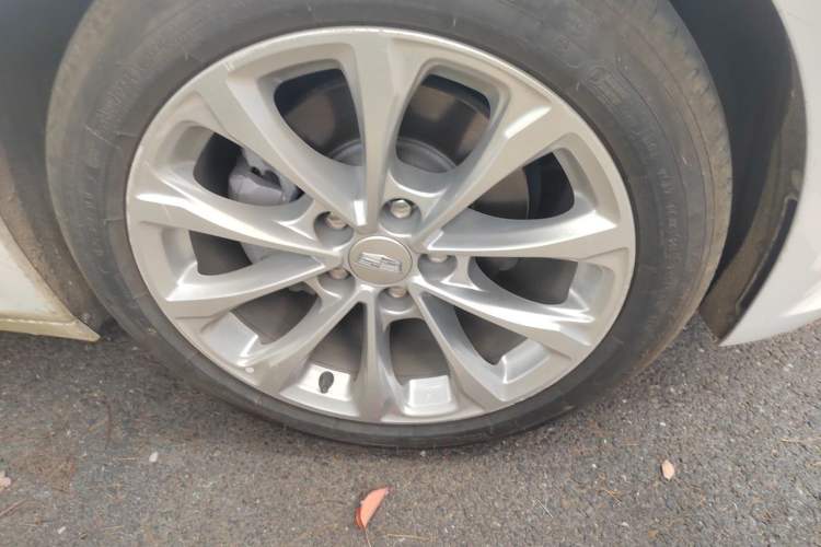 Used Cadillac CT5 2023 28T Luxury Edition (Standard Version) Right Front Wheel Hub