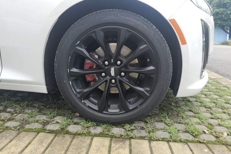 Used Cadillac CT5 2023 28T Luxury Edition (Standard Version) Right Front Wheel Hub