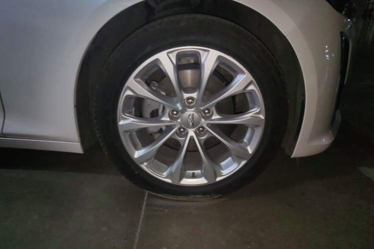 Used Cadillac CT5 2023 28T Luxury Edition (Standard Version) Right Front Wheel Hub