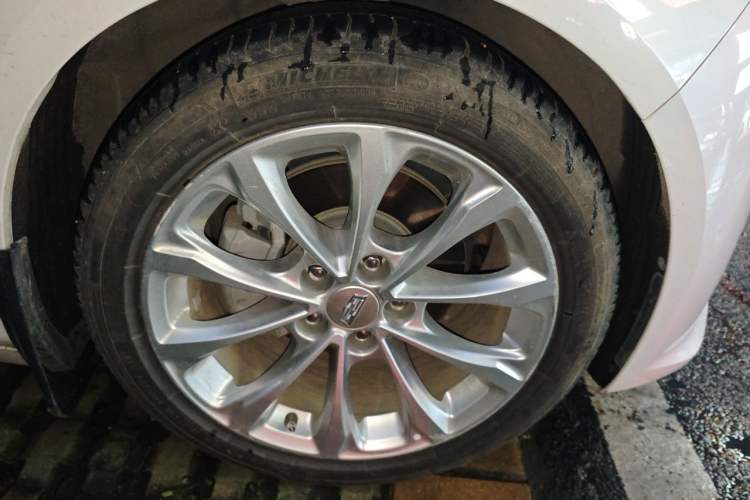 Used Cadillac CT5 2023 28T Luxury Edition (Standard Version) Right Front Wheel Hub