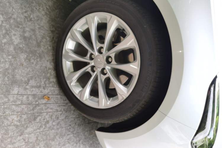 Used Cadillac CT5 2023 28T Luxury Edition (Standard Version) Right Front Wheel Hub