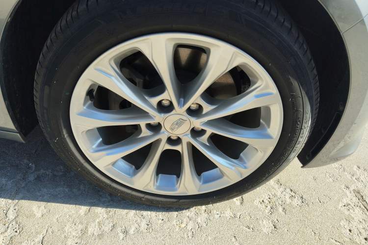 Used Cadillac CT5 2023 28T Luxury Edition (Standard Version) Right Front Wheel Hub