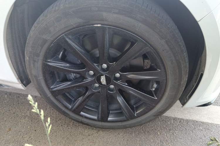 Used Cadillac CT5 2023 28T Prestige Model Right Front Wheel Hub