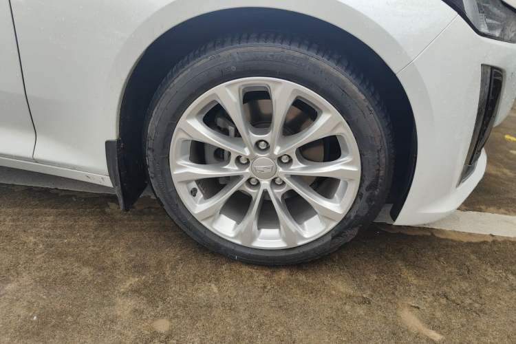 Used Cadillac CT5 2023 28T Luxury Edition (Standard Version) Right Front Wheel Hub