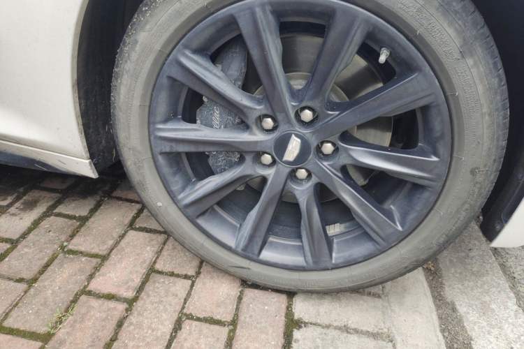 Used Cadillac CT5 2023 28T Prestige Model Right Front Wheel Hub