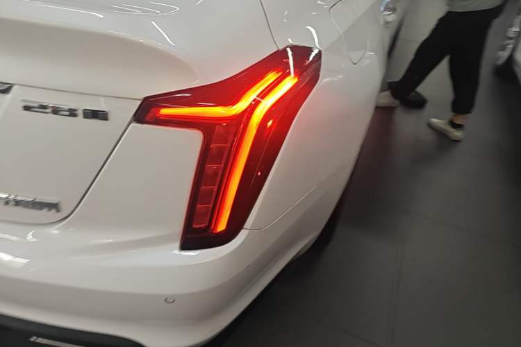 Used Cadillac CT5 2023 28T Luxury Edition (Standard Version) Right Rear Taillight