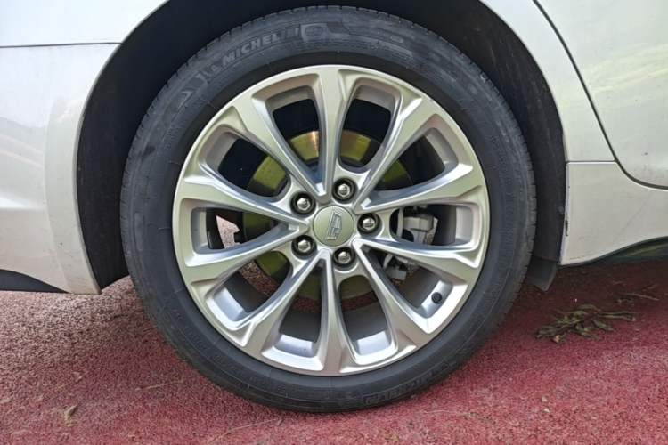 Used Cadillac CT5 2023 28T Luxury Edition (Standard Version) Right Rear Wheel Hub