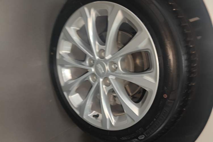 Used Cadillac CT5 2023 28T Luxury Edition (Standard Version) Right Rear Wheel Hub