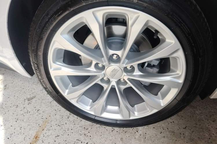 Used Cadillac CT5 2023 28T Luxury Edition (Standard Version) Right Rear Wheel Hub