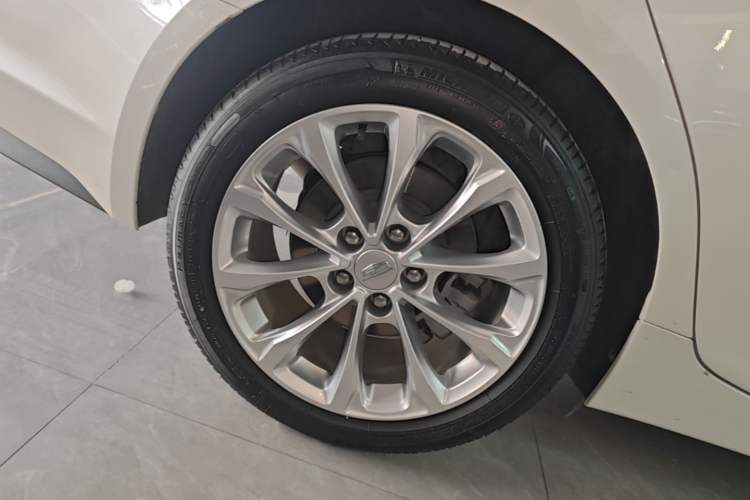 Used Cadillac CT5 2023 28T Luxury Edition (Standard Version) Right Rear Wheel Hub