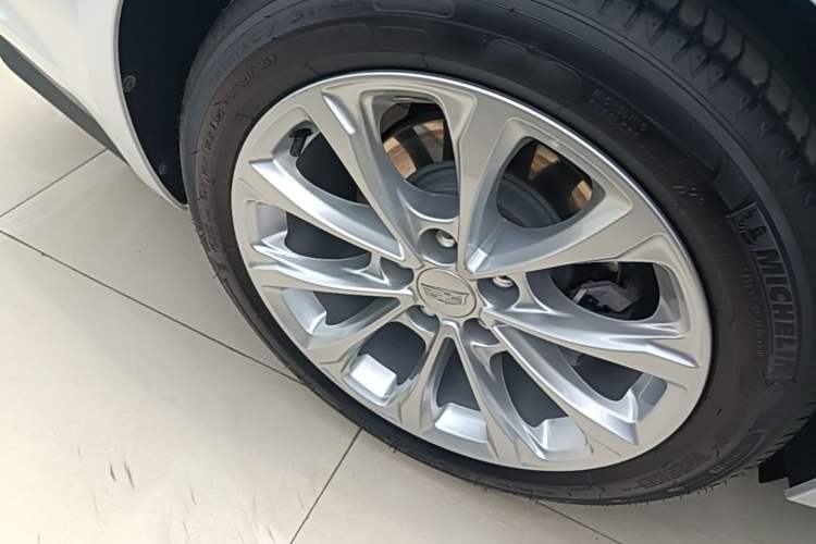 Used Cadillac CT5 2023 28T Luxury Edition (Standard Version) Right Rear Wheel Hub