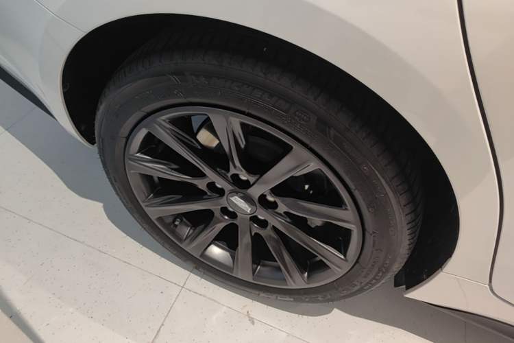 Used Cadillac CT5 2023 28T Prestige Model Right Rear Wheel Hub