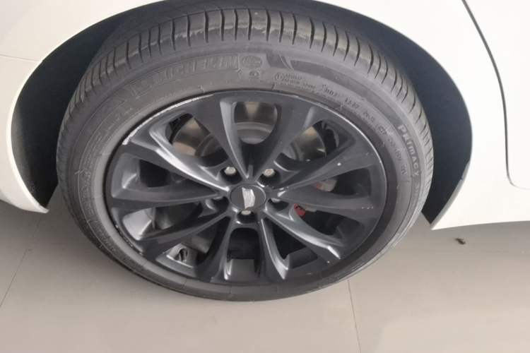 Used Cadillac CT5 2023 28T Luxury Edition (Standard Version) Right Rear Wheel Hub