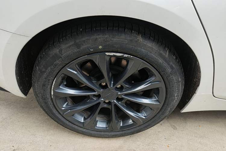 Used Cadillac CT5 2023 28T Luxury Edition (Standard Version) Right Rear Wheel Hub
