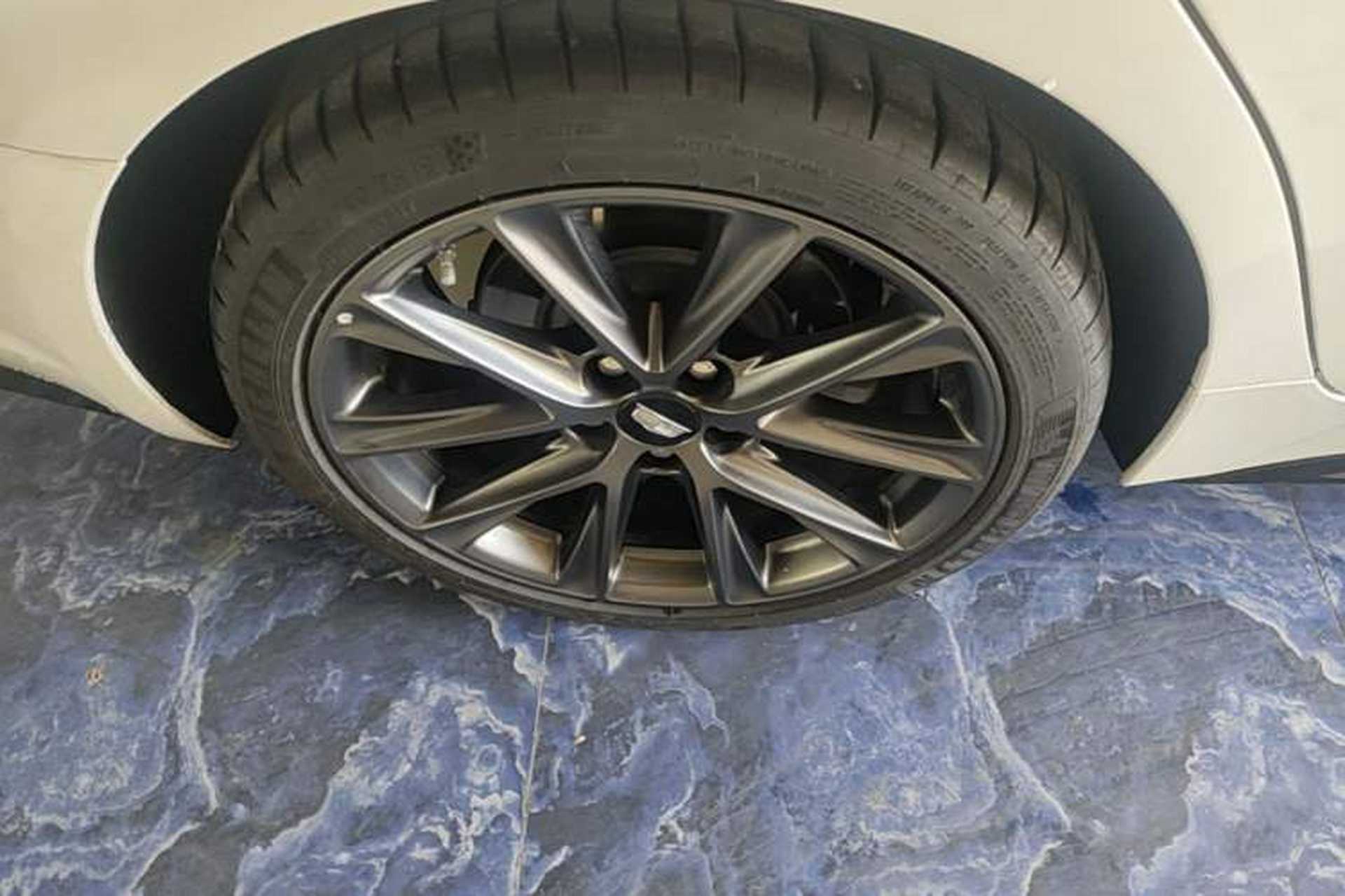 Used Cadillac CT5 2023 28T Platinum Edition Right Rear Wheel Hub