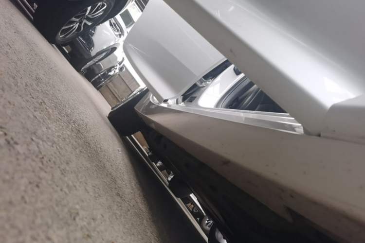 Used Cadillac CT5 2023 28T Luxury Edition (Standard Version) Right Side Sill