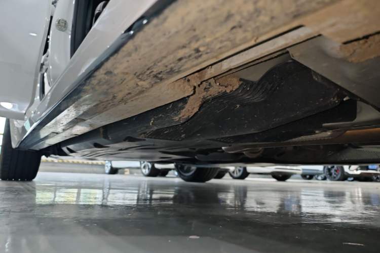 Used Cadillac CT5 2023 28T Platinum Edition Right Side Sill
