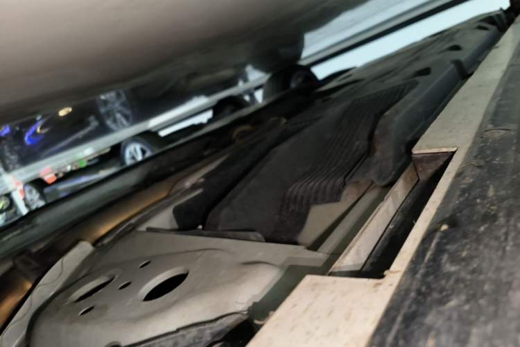Used Cadillac CT5 2023 28T Platinum Edition Right Side Sill