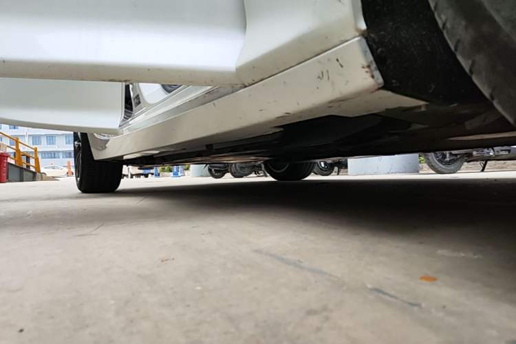 Used Cadillac CT5 2023 28T Luxury Edition (Standard Version) Right Side Sill