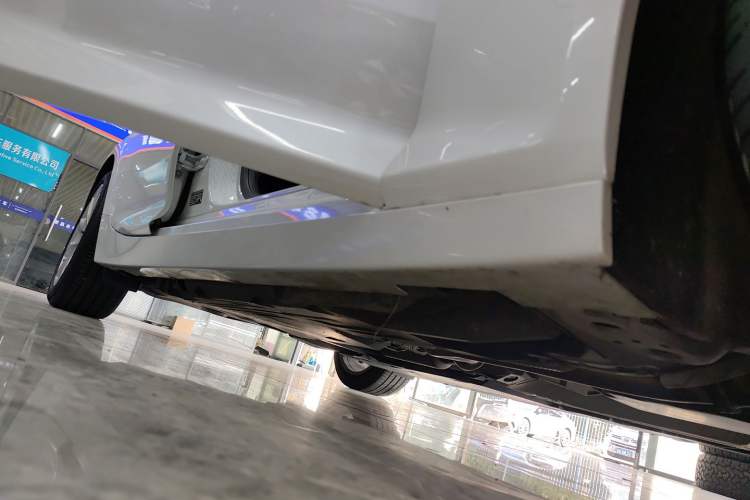 Used Cadillac CT5 2023 28T Luxury Edition (Standard Version) Right Side Sill