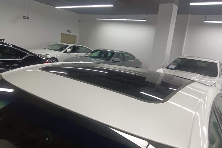 Used Cadillac CT5 2023 28T Prestige Model Roof