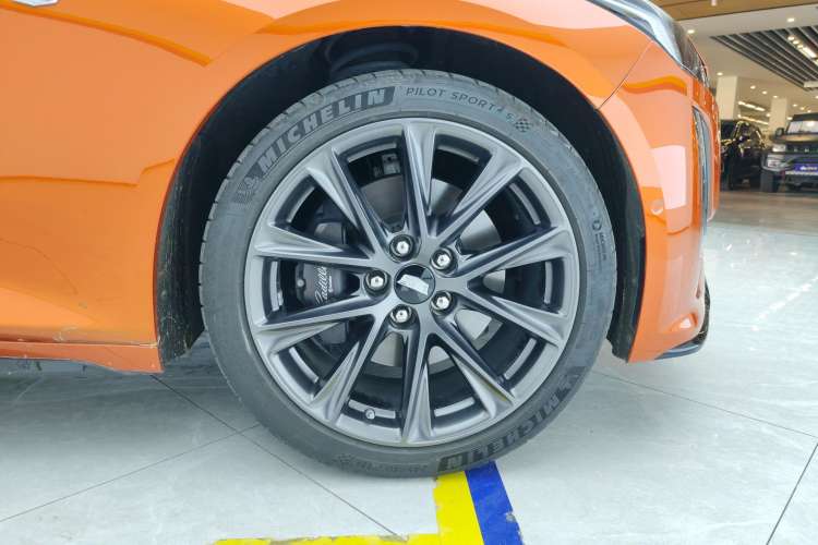 Used Cadillac CT5 2023 28T Platinum Edition Right Rear Wheel Hub