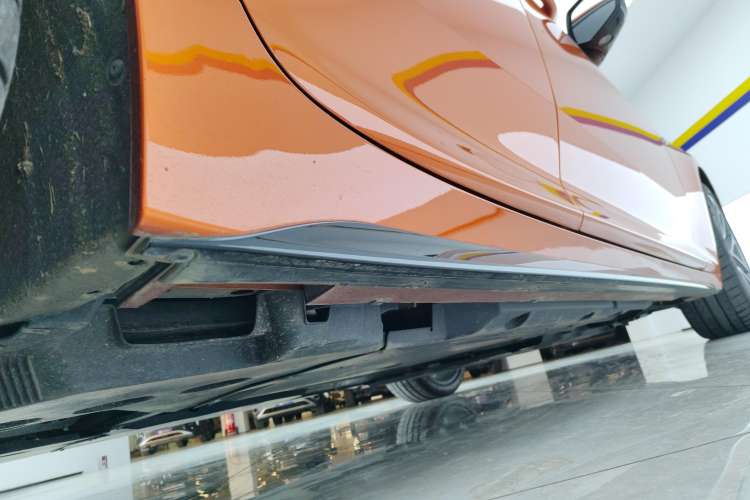 Used Cadillac CT5 2023 28T Platinum Edition Right Side Sill