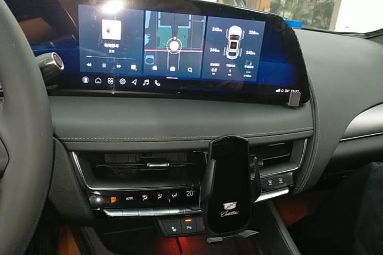 Used Cadillac CT5 2024 28T Luxury Pro Trim Audio And AC Panel