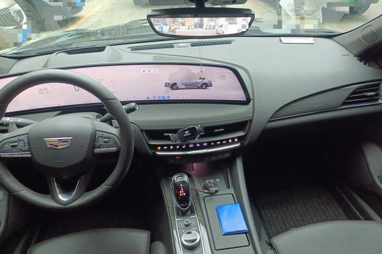Used Cadillac CT5 2024 28T Platinum Edition Center Console