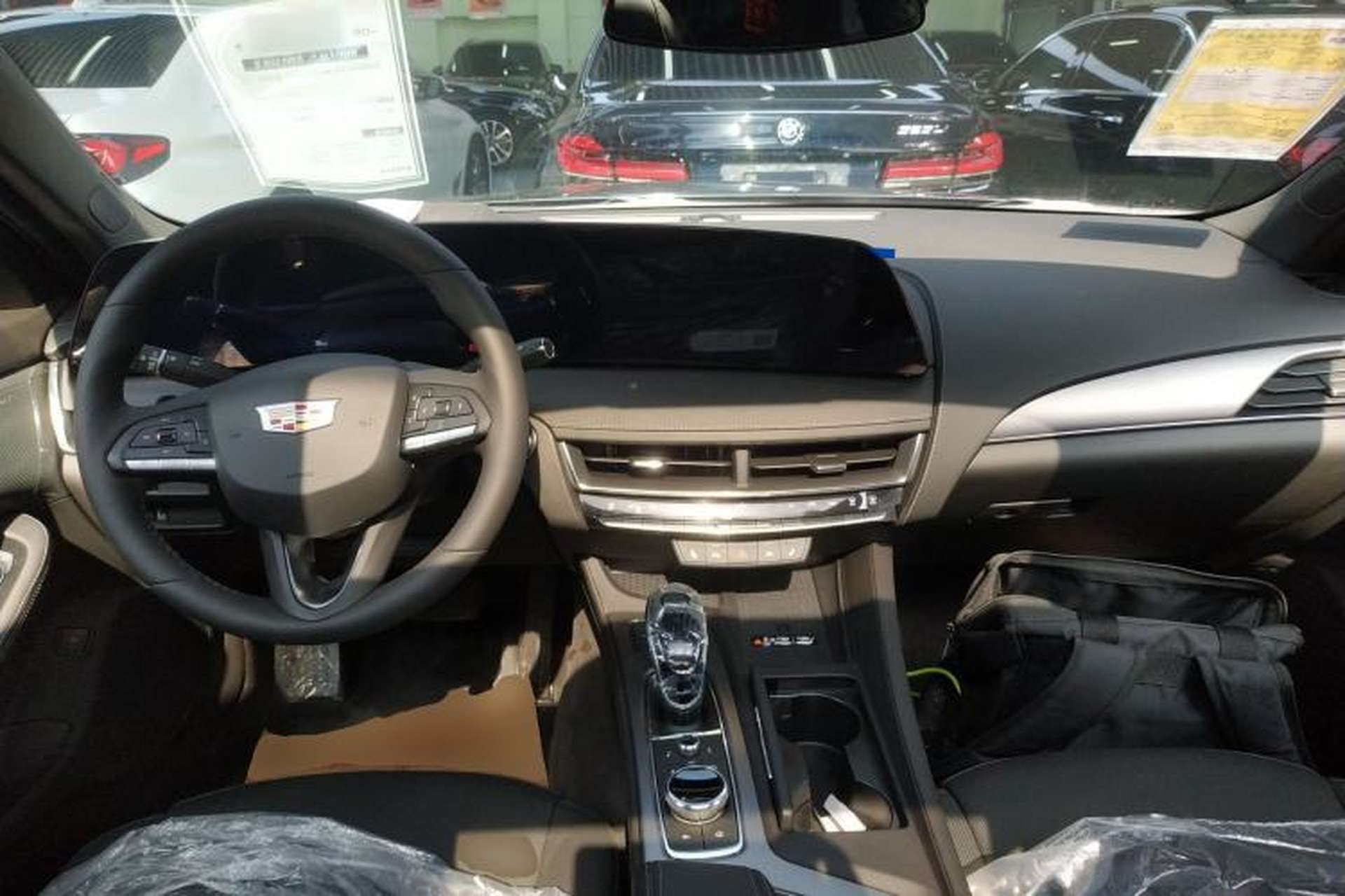 Used Cadillac CT5 2024 28T Luxury Pro Trim Center Console