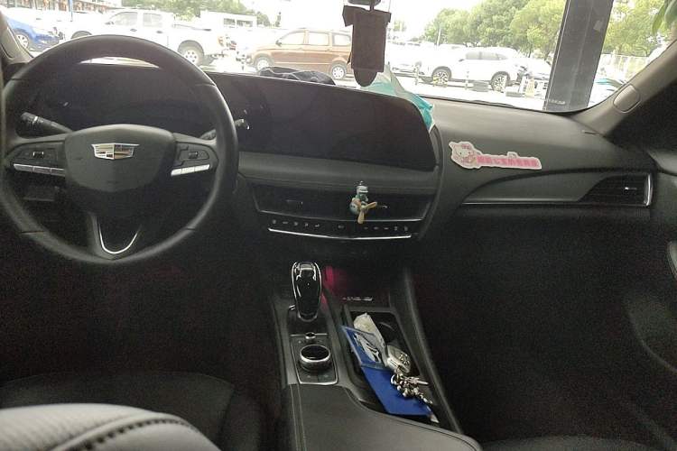 Used Cadillac CT5 2024 28T Luxury Pro Trim Center Console