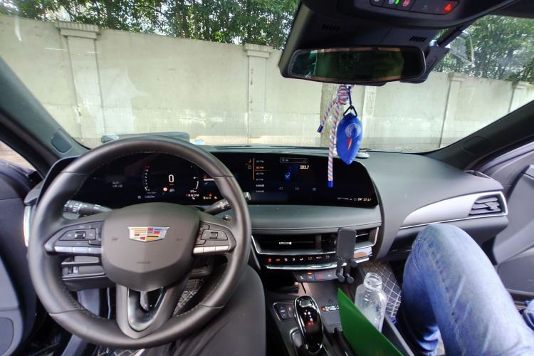 Used Cadillac CT5 2024 28T Luxury Pro Trim Center Console