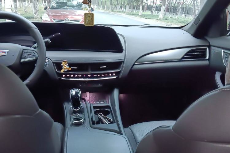 Used Cadillac CT5 2024 28T Luxury Pro Trim Center Console
