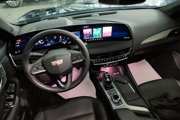 Used Cadillac CT5 2024 28T Luxury Pro Trim Center Console