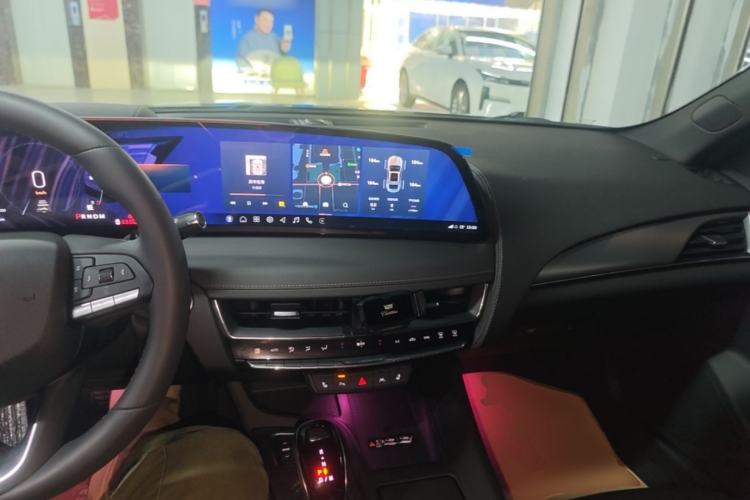 Used Cadillac CT5 2024 28T Luxury Pro Trim Center Console
