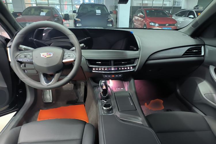 Used Cadillac CT5 2024 28T Luxury Pro Trim Center Console