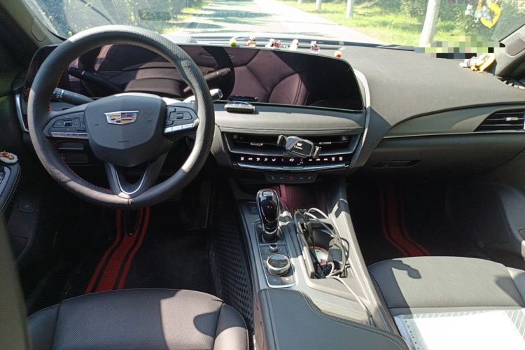 Used Cadillac CT5 2024 28T Luxury Pro Trim Center Console