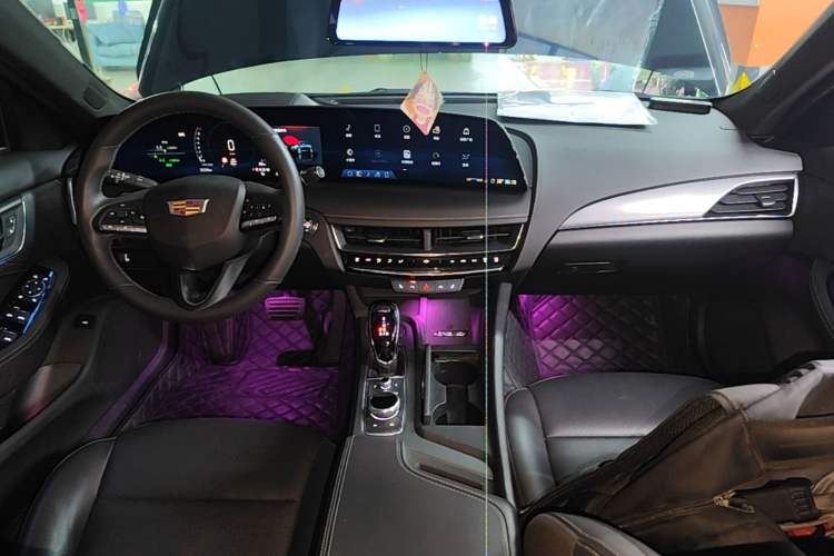 Used Cadillac CT5 2024 28T Luxury Pro Trim Center Console