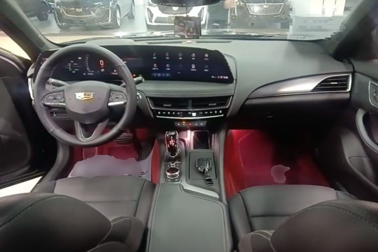 Used Cadillac CT5 2024 28T Luxury Pro Trim Center Console