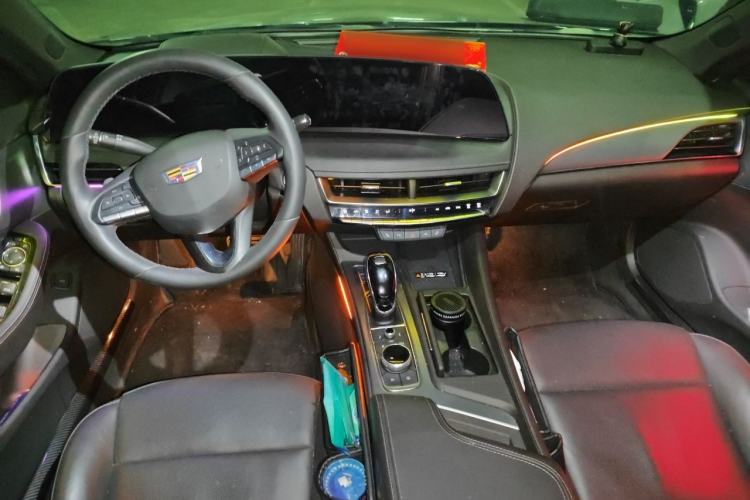 Used Cadillac CT5 2024 28T Luxury Pro Trim Center Console