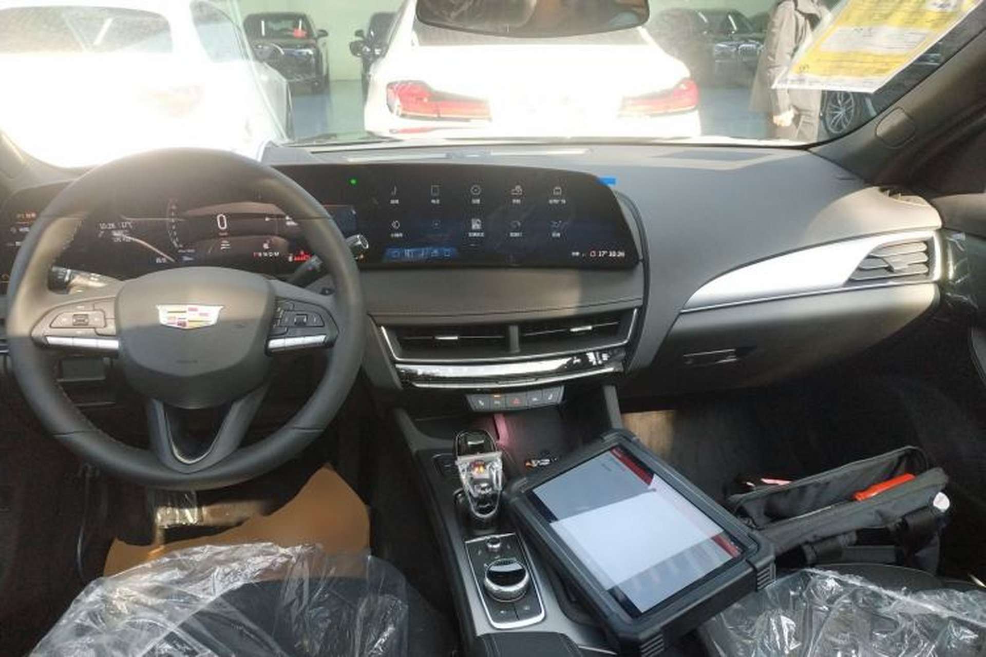 Used Cadillac CT5 2024 28T Luxury Pro Trim Center Console