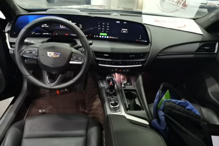 Used Cadillac CT5 2024 28T Luxury Pro Trim Center Console