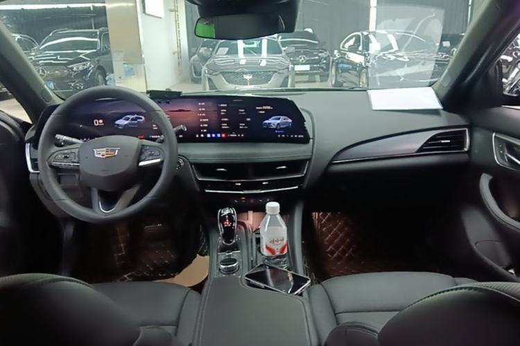 Used Cadillac CT5 2024 28T Luxury Pro Trim Center Console
