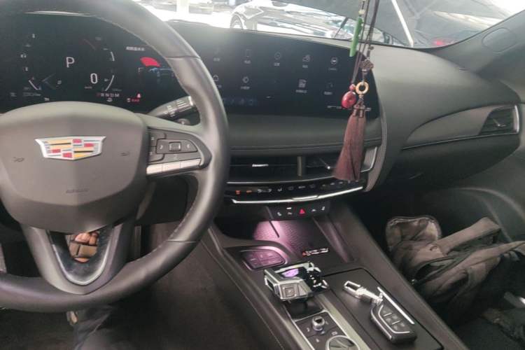 Used Cadillac CT5 2024 28T Luxury Pro Trim Center Console