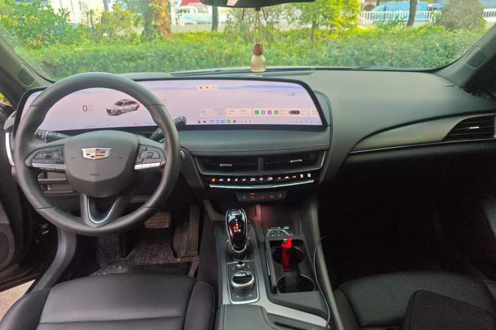 Used Cadillac CT5 2024 28T Luxury Pro Trim Center Console