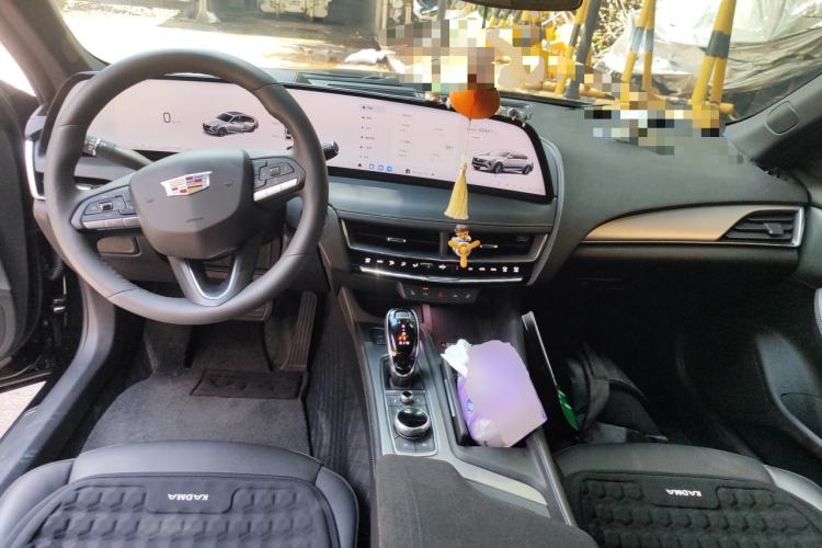 Used Cadillac CT5 2024 28T Luxury Pro Trim Center Console