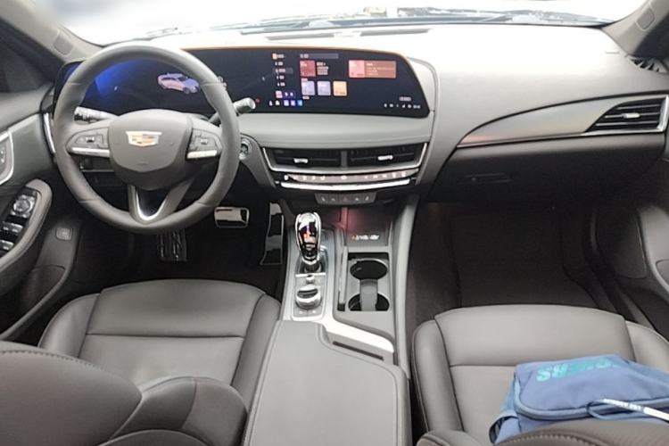 Used Cadillac CT5 2024 28T Luxury Pro Trim Center Console