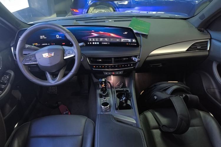 Used Cadillac CT5 2024 28T Luxury Pro Trim Center Console